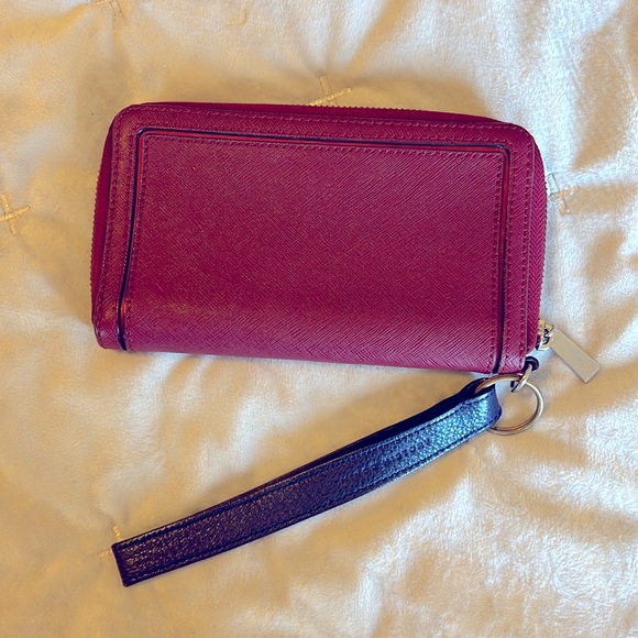 Michael Kors ID Multifunction Phonecase
Ip8 Plus Frame Out Wallet in CHERRY - Picture 2 of 3